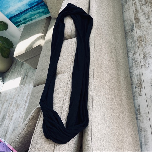 Designer Jully Kang black infinity scarf - Picture 5 of 8